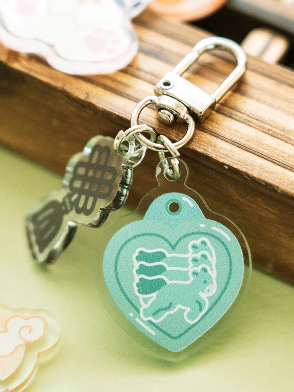 玉马牌亚克力钥匙扣 · 옥마패 아크릴 키링 · Jade horse-pass acrylic keyring